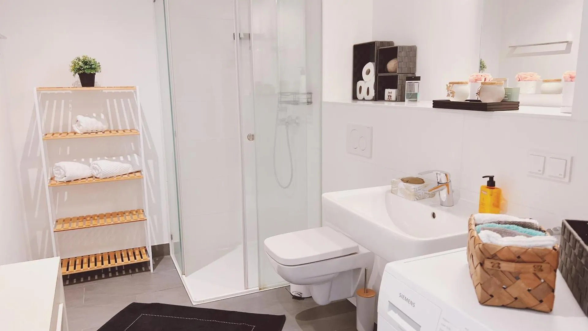 Aviator Apartment Am Airport Berlin Flughafen Ber Schonefeld Fahrstuhl Kuche Germany